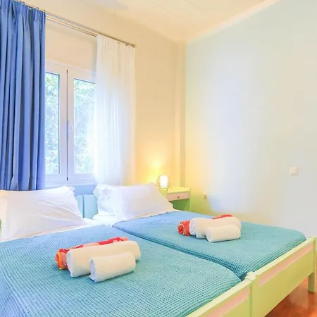 Natasha Villa Katávolos